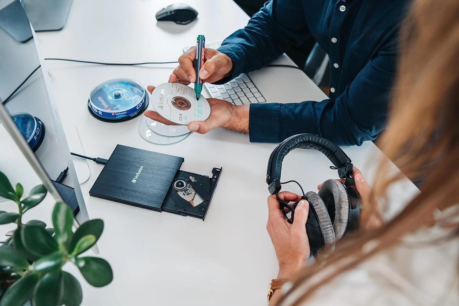 Диск CD-R Verbatim 700Mb 52x bulk (50шт) (43787) Диск CD-R Verbatim 700Mb 52x bulk (50шт) (43787)