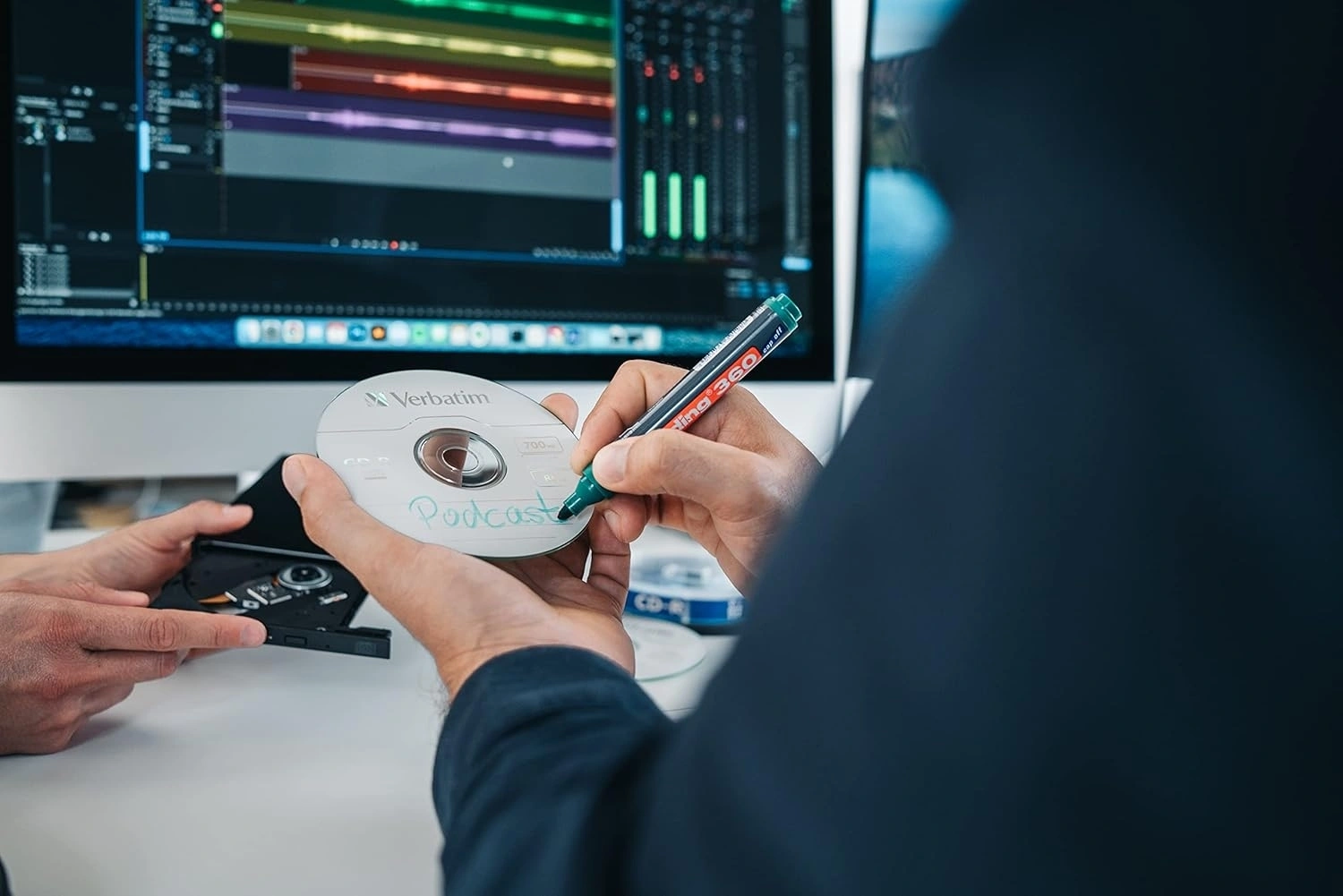 Диск CD-R Verbatim 700Mb 52x bulk (50шт) (43787) Диск CD-R Verbatim 700Mb 52x bulk (50шт) (43787)