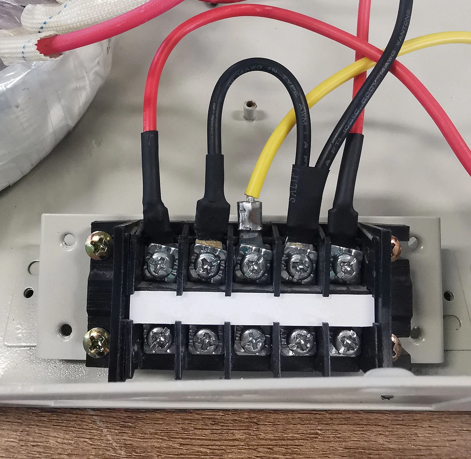 Стабилизатор напряжения Powercom WM-5000VA 4000Вт 5000ВА графитовый