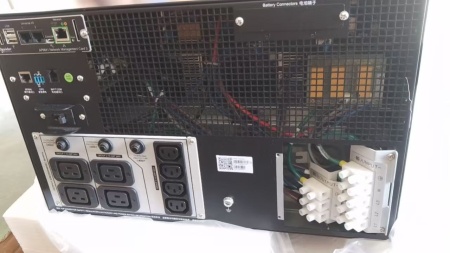 Источник бесперебойного питания ИБП APC Smart-UPS SRT 10000VA RM SRT10KRMXLI (SURT10000XLI-CH) Источник бесперебойного питания ИБП APC Smart-UPS SRT 10000VA RM SRT10KRMXLI (SURT10000XLI-CH)