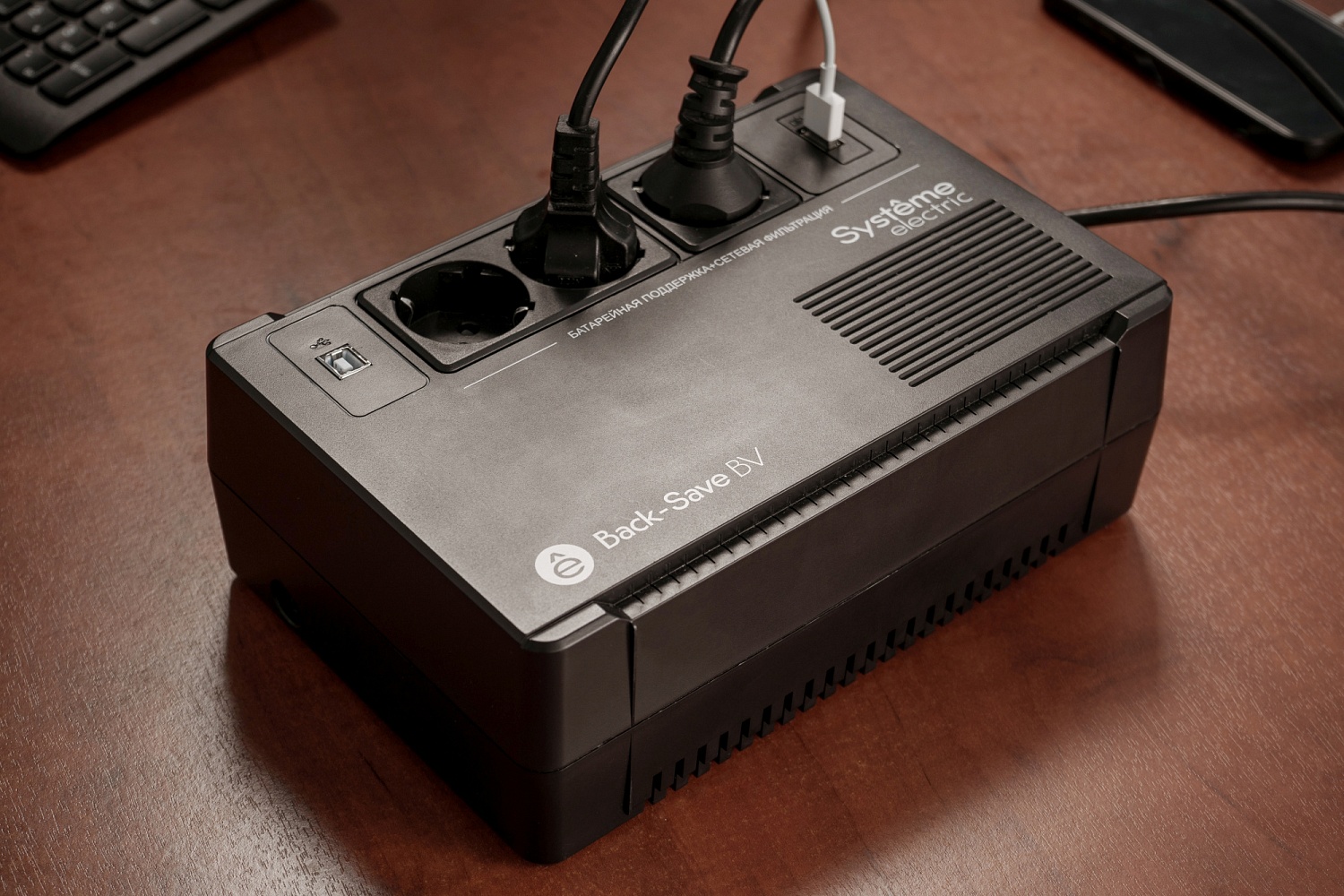 Источник бесперебойного питания Systeme Electriс BV BVSE600RS 360Вт 600ВА черный