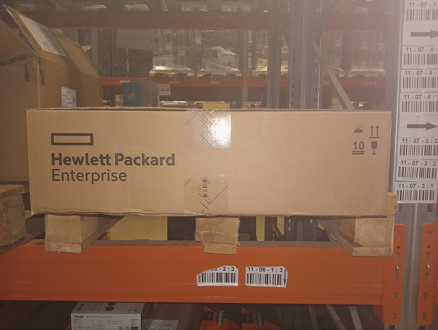 Коммутатор HPE Bad Pack Aruba 6300M 24SFP+ and 4SFP56 Ports Switch power supply not included bp