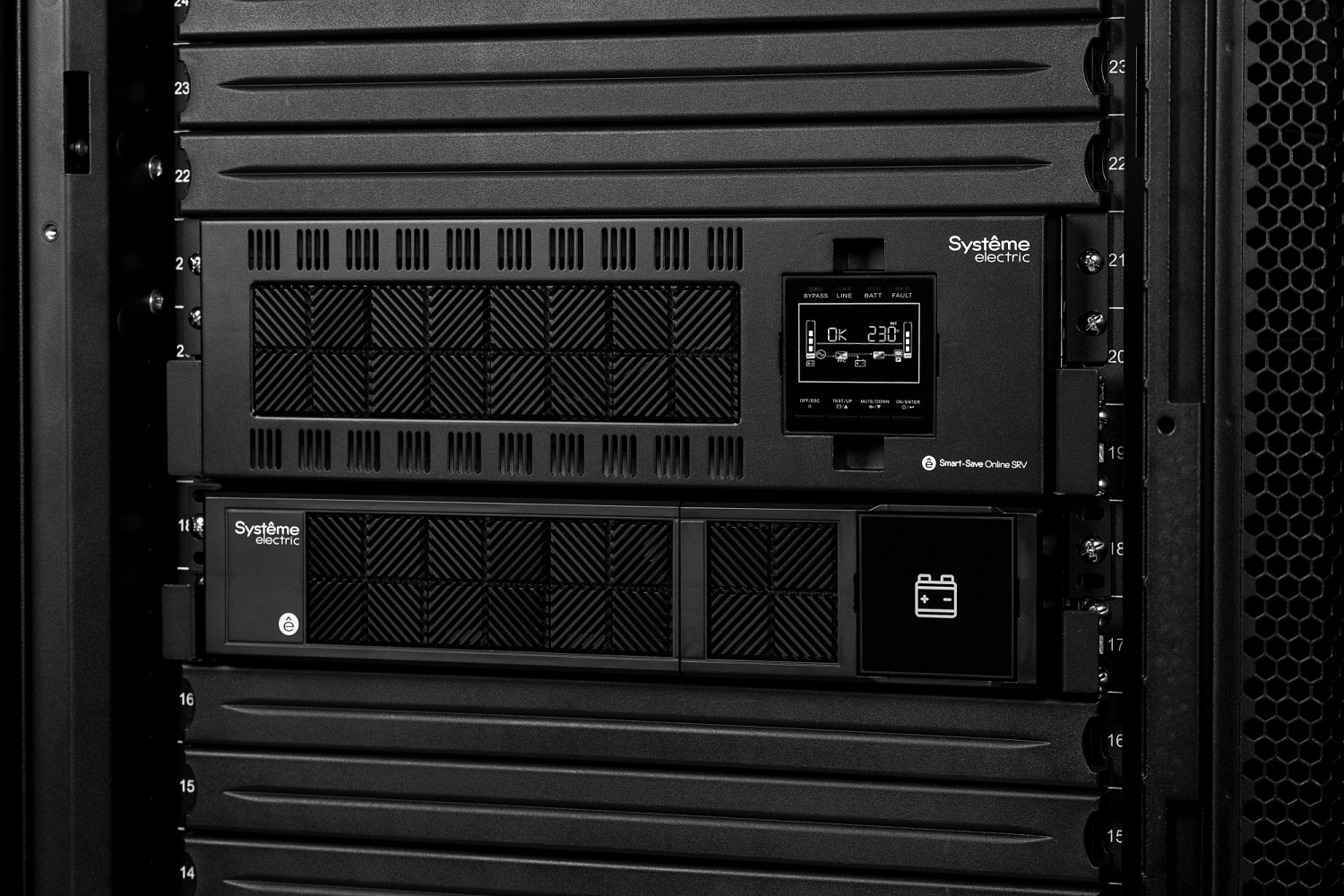 Источник бесперебойного питания Systeme Electric Smart-Save Online SRV, 10000VA/9000W, On-Line, Extended-run, Rack 5U(Tower convertible), LCD, Out: Hardwire, SNMP Intelligent Slot, USB, RS-232