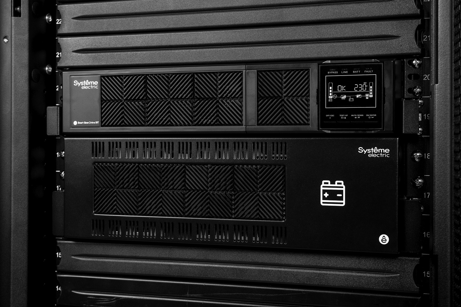 Источник бесперебойного питания Systeme Electriс SRT SRTSE10KRTXLI-NC 10000Вт 10000ВА черный