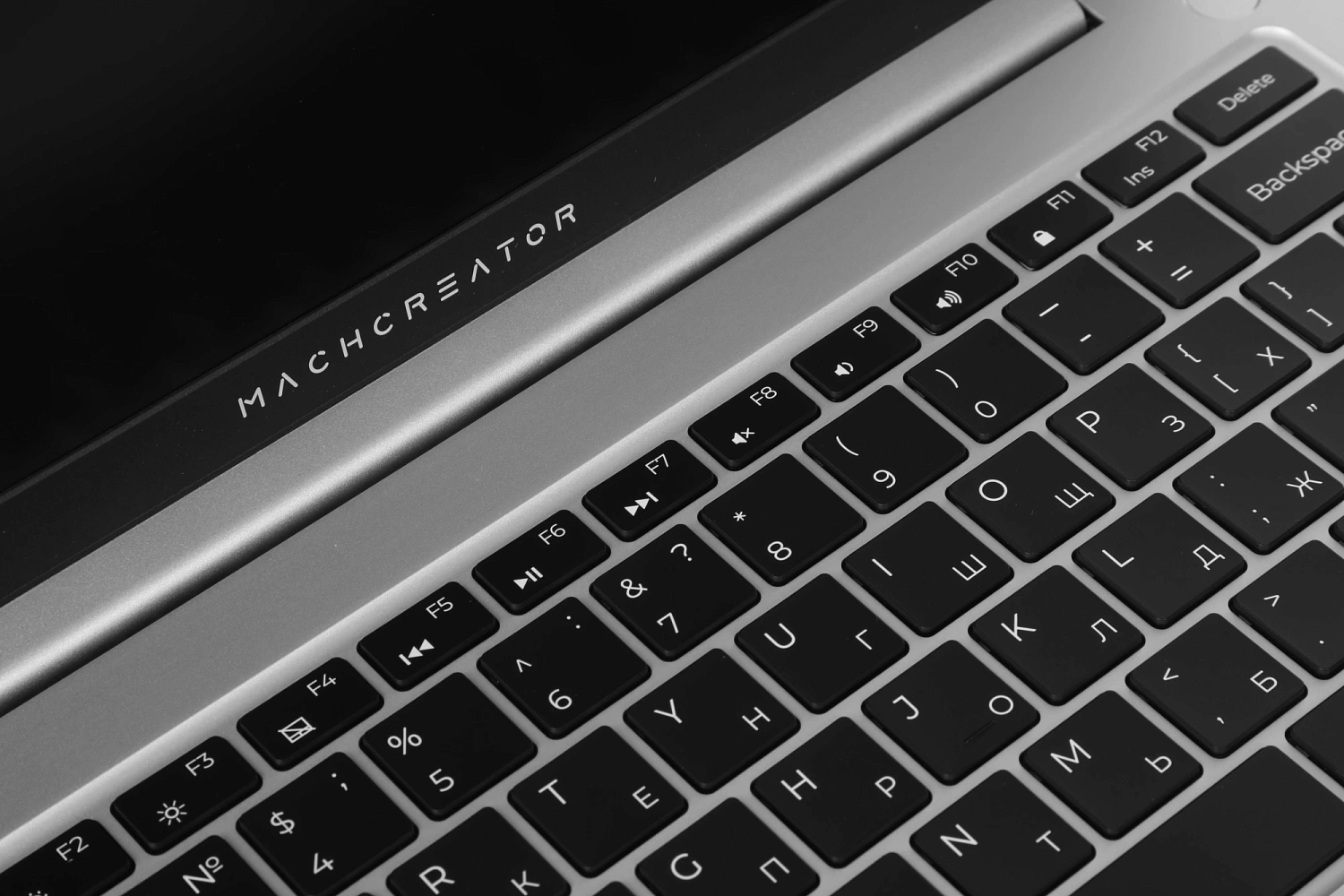 Ноутбук Machcreator Genesis R14 Ryzen 5 7640HS 16Gb SSD1Tb AMD Radeon 760M 14.1" IPS FHD (1920x1200) без ОС silver WiFi BT Cam 6550mAh (JJ00GW00GRU)