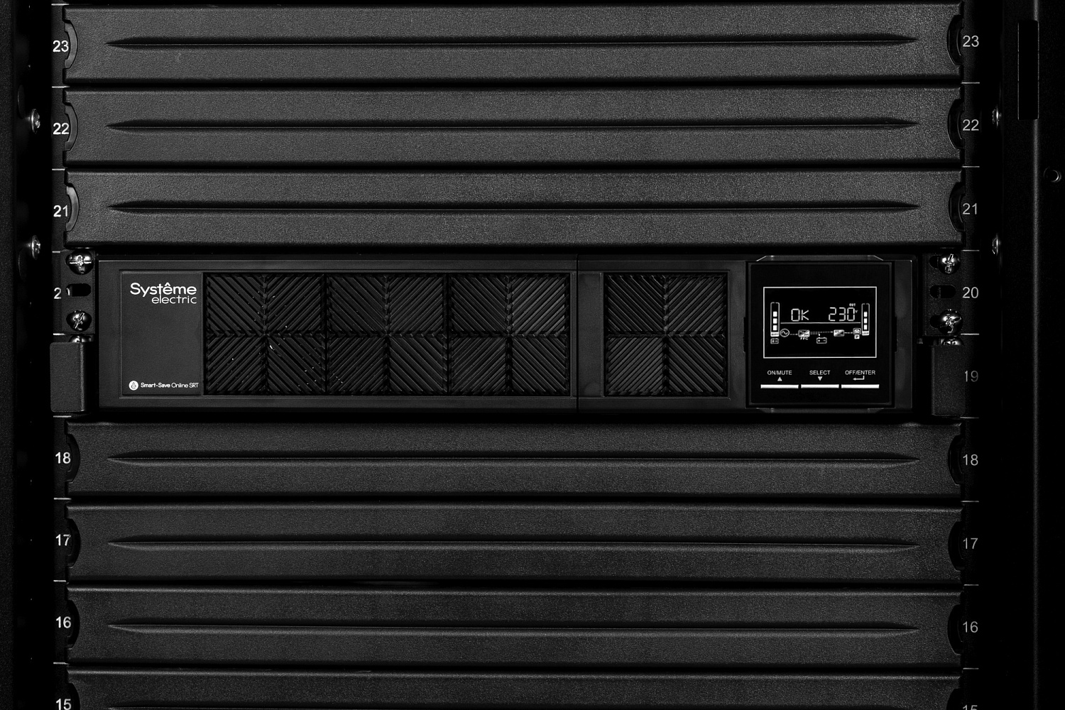 Источник бесперебойного питания Systeme Electriс SRT SRTSE1500RTXLI 1500Вт 1500ВА черный