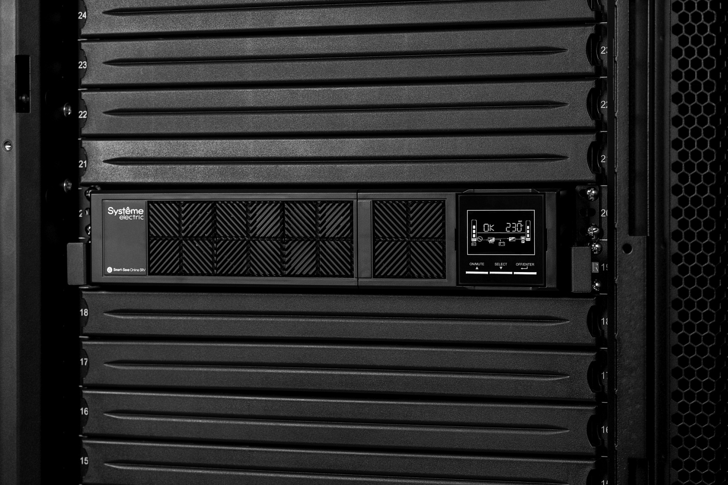 Источник бесперебойного питания Systeme Electric Smart-Save Online SRV, 2000VA/1800W, On-Line, Rack 2U(Tower convertible), LCD, Out: 6xC13, SNMP Intelligent Slot, USB, RS-232