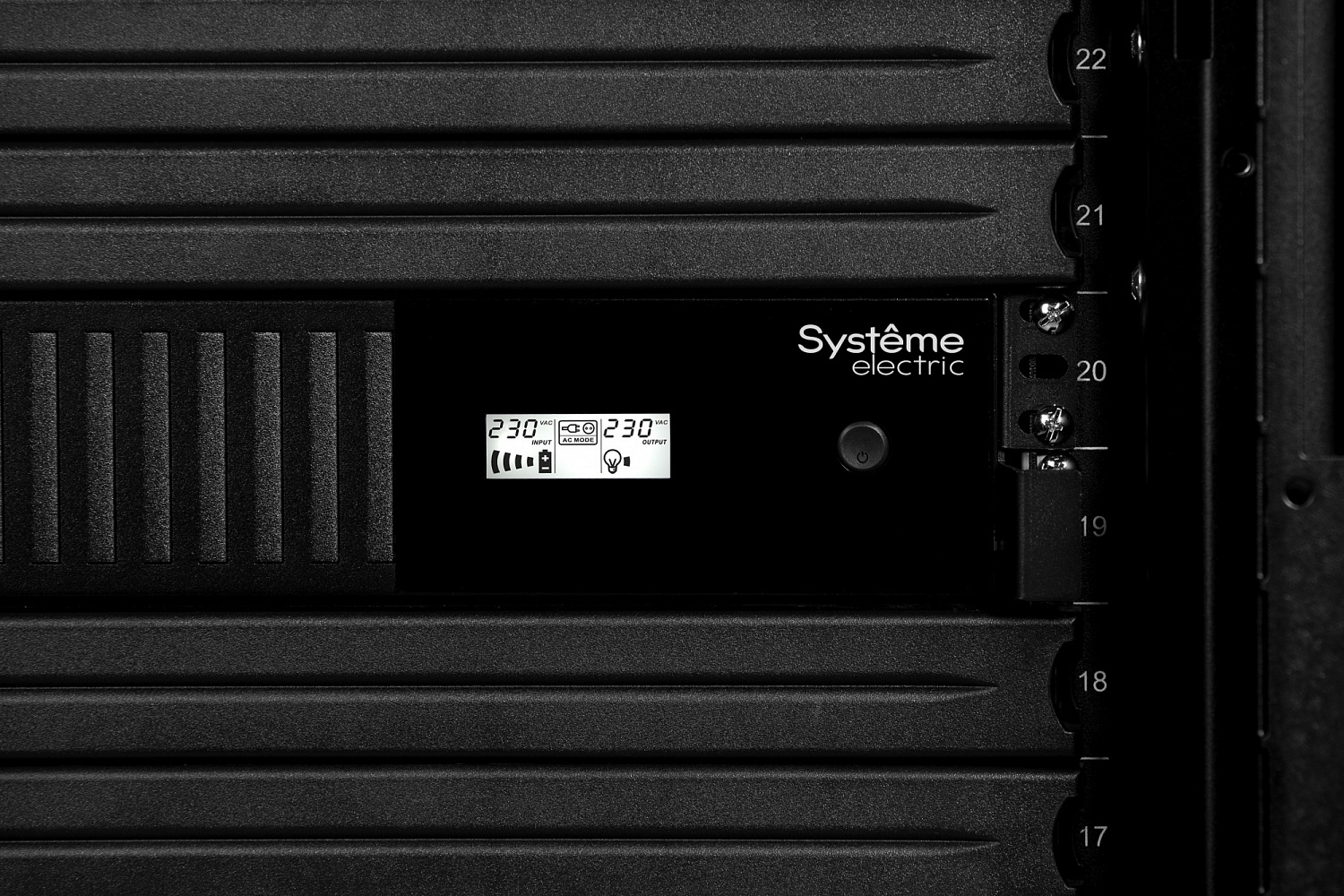 Источник бесперебойного питания Systeme Electriс SMT SMTSE3000RMI2U 1800Вт 3000ВА черный