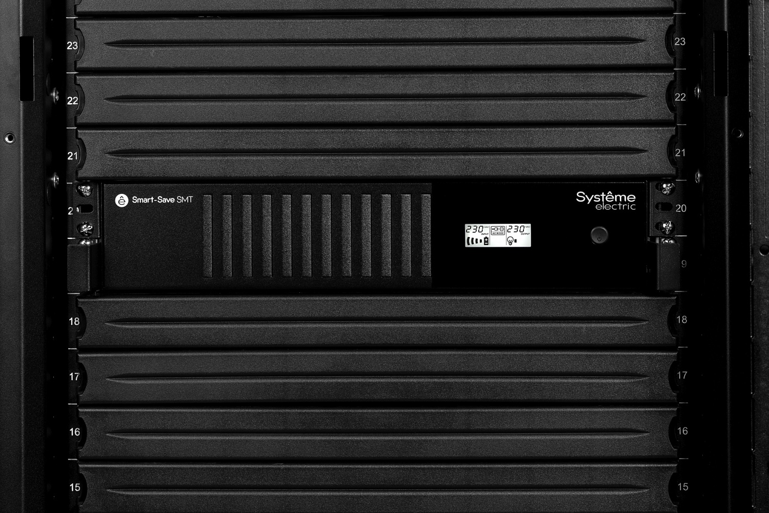 Источник бесперебойного питания Systeme Electriс SMT SMTSE3000RMI2U 1800Вт 3000ВА черный