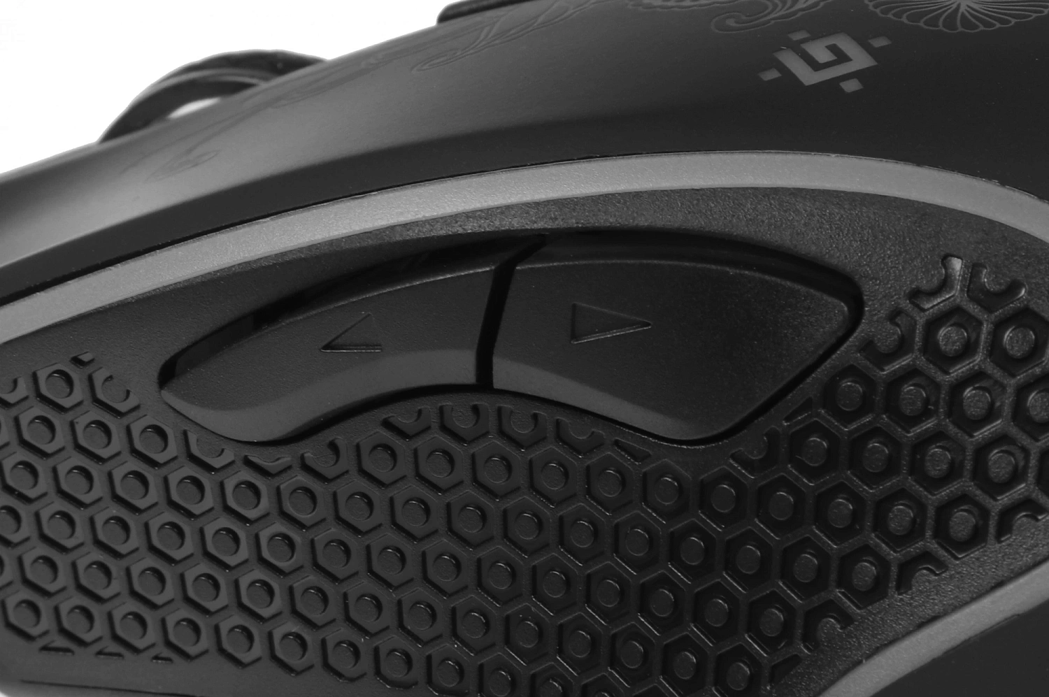 Мышь Defender Venom GM-640L черный оптическая 7200dpi USB 7but (52640) Мышь Defender Venom GM-640L черный оптическая 7200dpi USB 7but (52640)