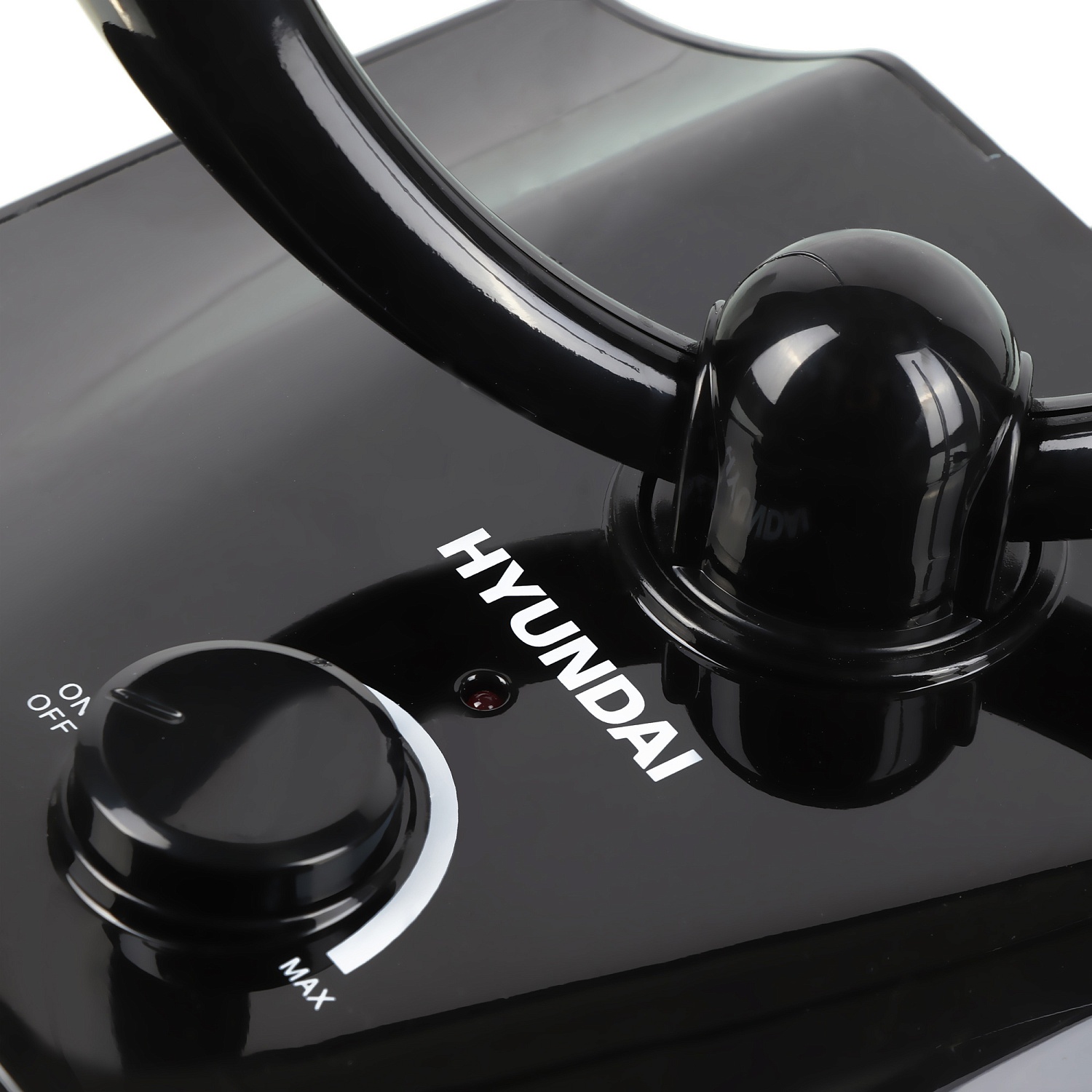 Антенна телевизионная Hyundai H-TAI400 30дБ активная черный каб.:1.85м